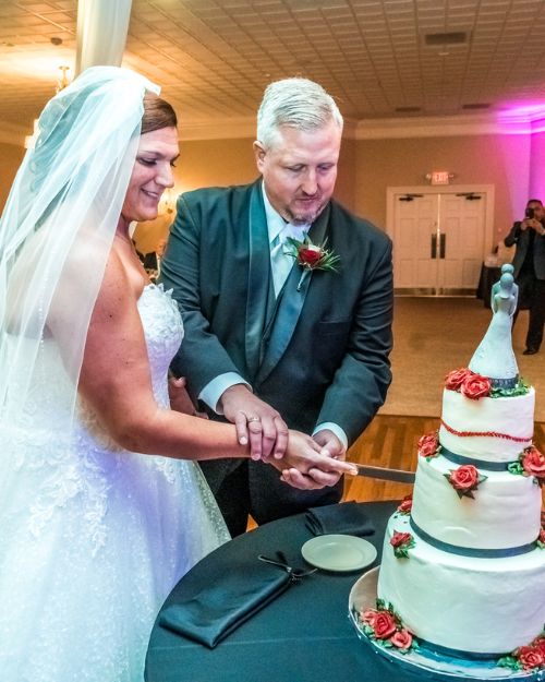 A bride and groom cutting their wedding cake at their Indiana Country Club in Indiana, PA